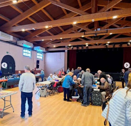 Fotos de la trobada de intercambio de sobres de azúcar en la Associació de col.lecionistes de Mollet del Vallès y Comarca.