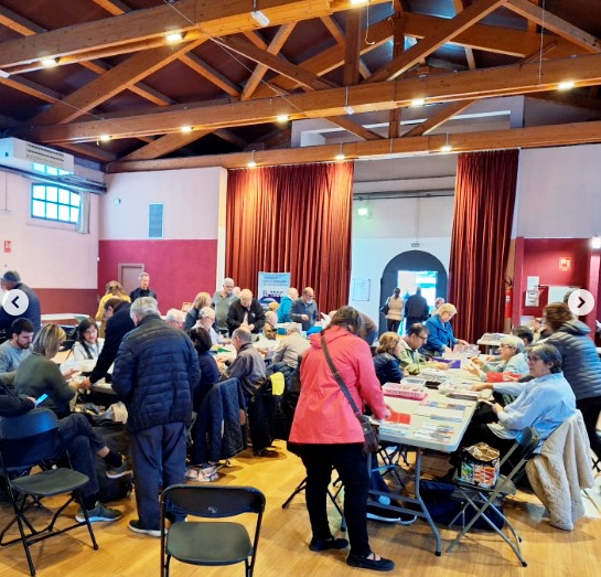Fotos de la trobada de intercambio de sobres de azúcar en la Associació de col.lecionistes de Mollet del Vallès y Comarca.