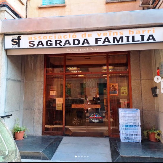 Fotos del desayuno de socios en la Associació col.leccionistes del Bages a Manresa (Barcelona).