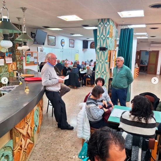 Fotos del desayuno de socios en la Associació col.leccionistes del Bages a Manresa (Barcelona).