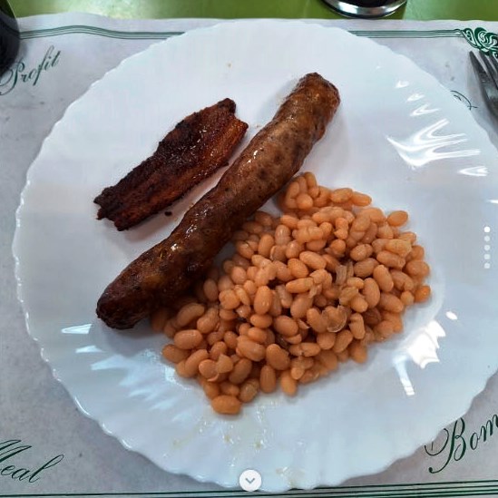 Fotos del desayuno de socios en la Associació col.leccionistes del Bages a Manresa (Barcelona).