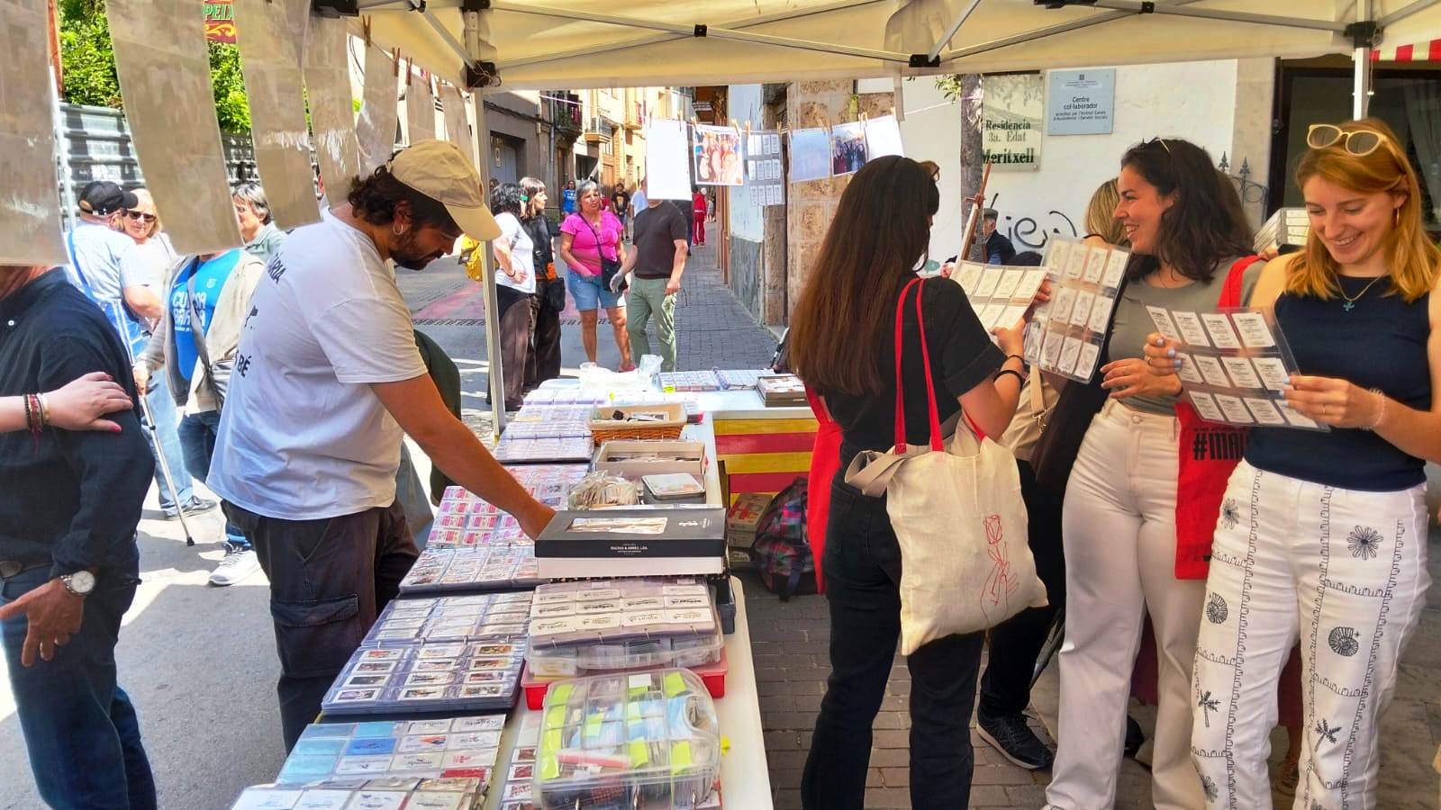 Fotos de la 26 Trobada d'intercanvi de sobres de sucre. Fira i festes del Sant Crist de Piera.