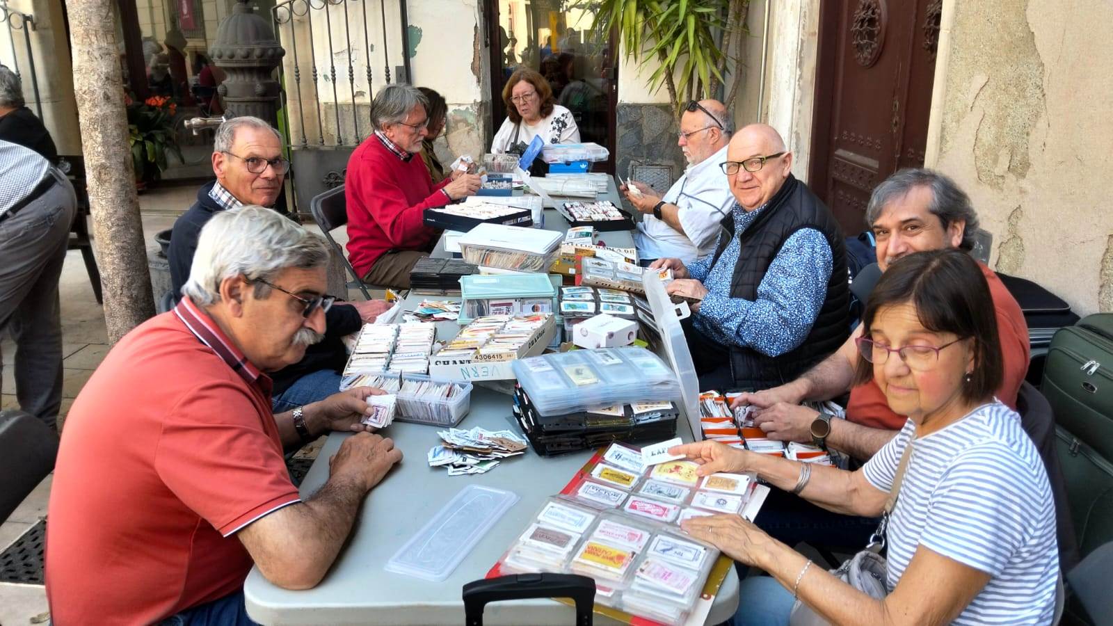 Fotos de la 26 Trobada d'intercanvi de sobres de sucre. Fira i festes del Sant Crist de Piera.