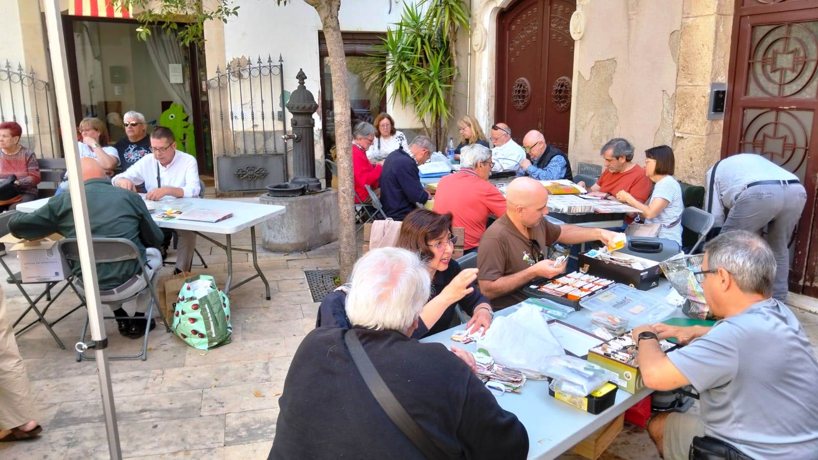 Fotos de la 26 Trobada d'intercanvi de sobres de sucre. Fira i festes del Sant Crist de Piera.