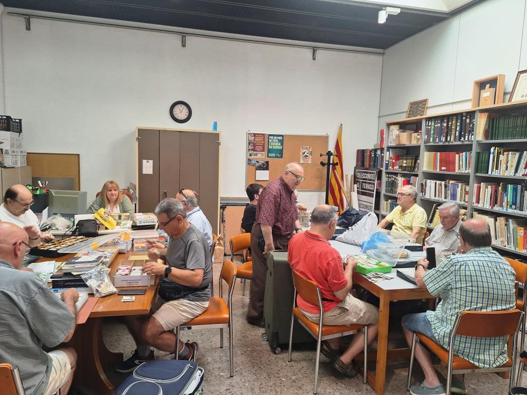 Fotos de la 16ª Trobada d'intercanvis de sobrets de sucre i sacarines a Terrassa.
