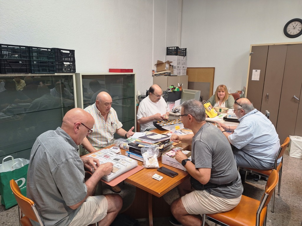 Fotos de la 16ª Trobada d'intercanvis de sobrets de sucre i sacarines a Terrassa.