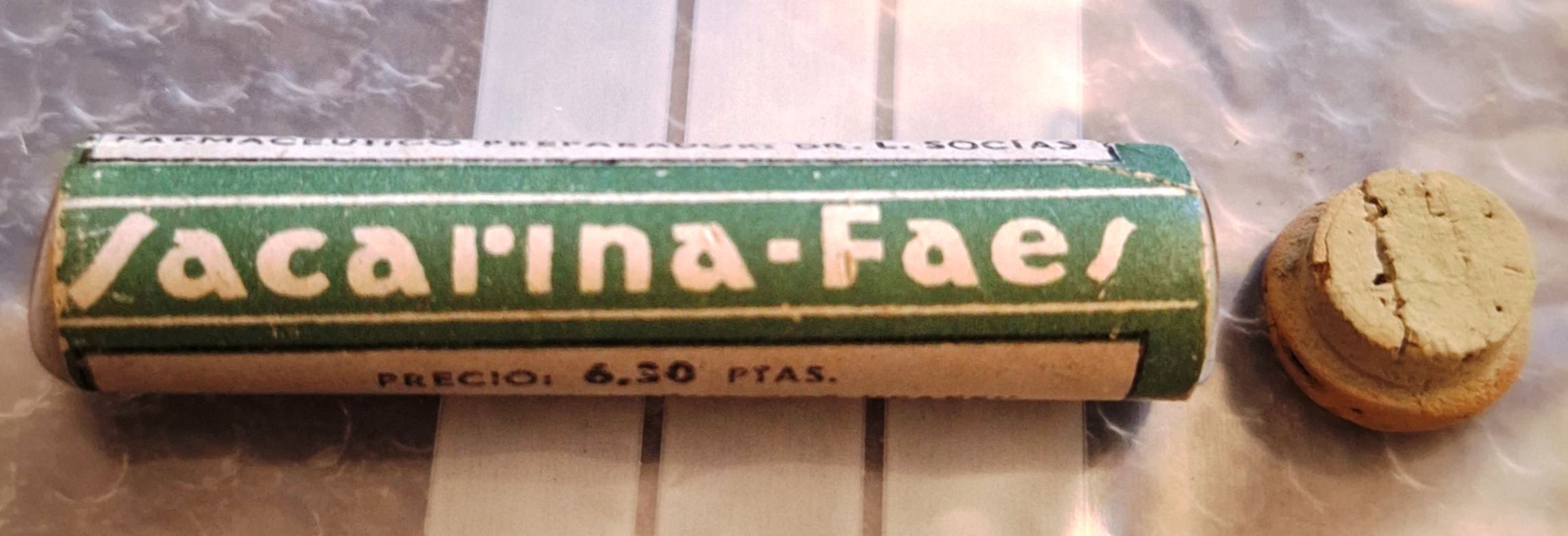 Envase de sacarina antiguo de la marca ASSUGRIN.