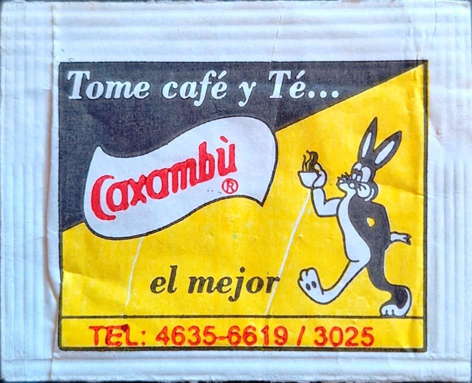 Sobres de edulcorantes de la marca de café argentina CAXAMBÚ. Sobres de edulcorantes de la marca de café argentina CAXAMBÚ.