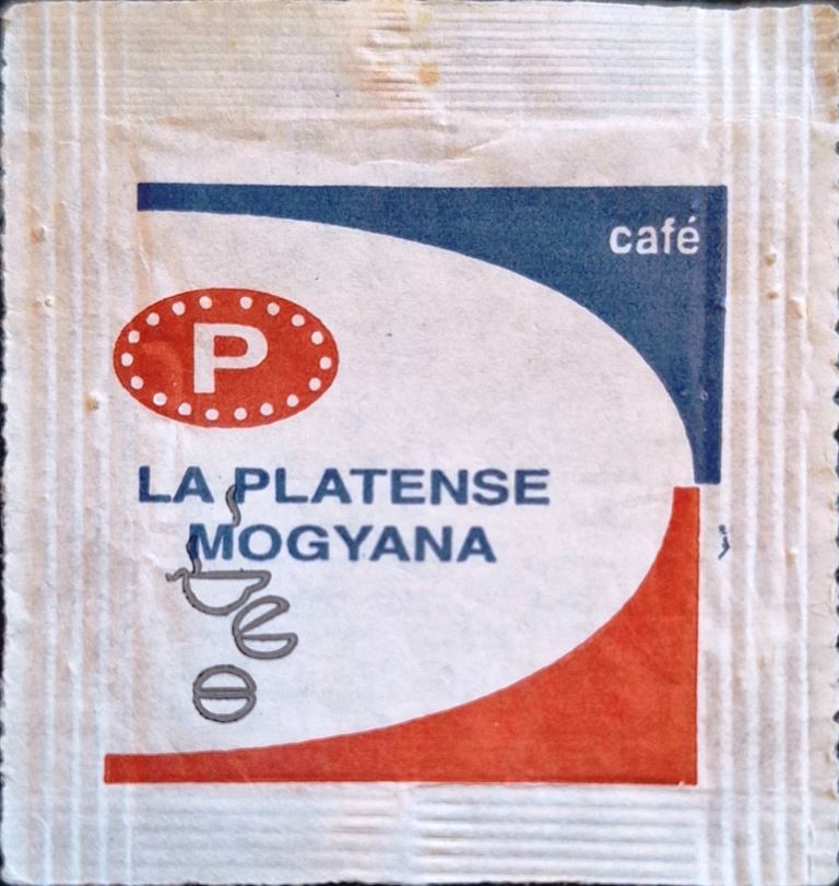 Sobres de edulcorantes de marcas de café de Argentina.