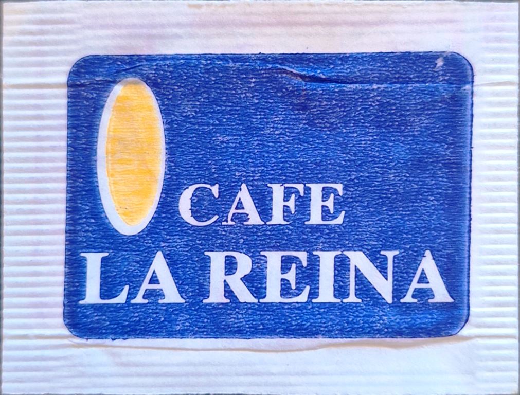 Sobres de edulcorantes de la marca de café argentina LA REINA. Sobres de edulcorantes de la marca de café argentina LA REINA.