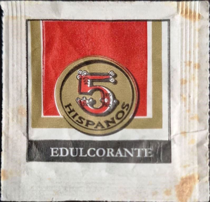 Sobres de edulcorantes de marcas de café de Argentina.