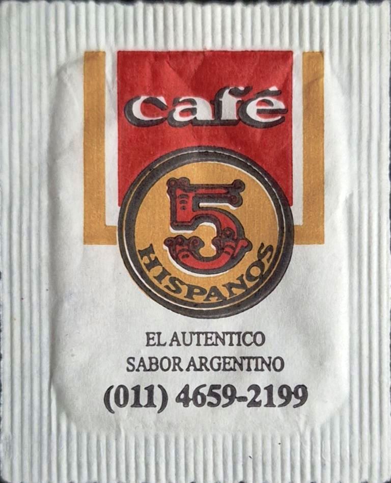 Sobres de edulcorantes de la marca Argentina de café 5 HISPANOS. Sobres de edulcorantes de la marca Argentina de café 5 HISPANOS.