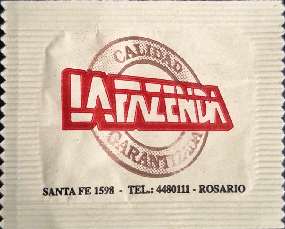 Sobres de edulcorantes de la marca Argentina de café LA FAZENDA. Sobres de edulcorantes de la marca Argentina de café LA FAZENDA.