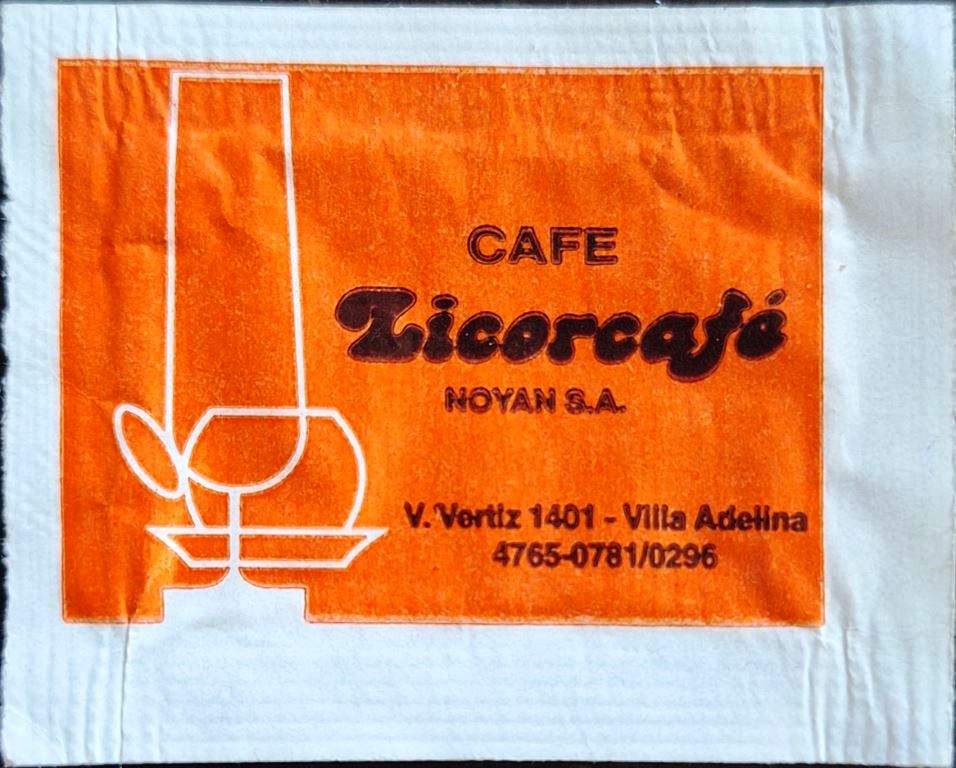 Sobres de edulcorantes de la marca Argentina de café LICORCAFÉ. Sobres de edulcorantes de la marca Argentina de café LICORCAFÉ.