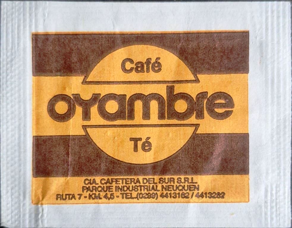 Sobres de edulcorantes de la marca Argentina de café OYAMBRE. Sobres de edulcorantes de la marca Argentina de café OYAMBRE.