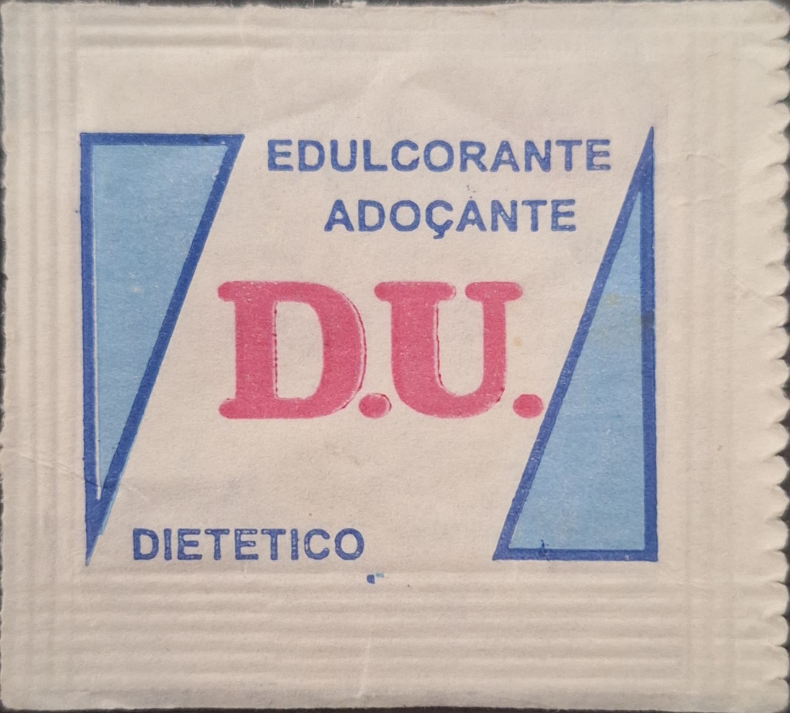 Sobres de edulcorantes de marcas de café de Argentina.