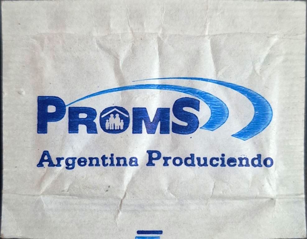 Sobres de edulcorantes de marcas de café de Argentina.