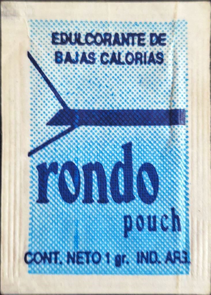 Sobres de edulcorantes de marcas de café de Argentina.