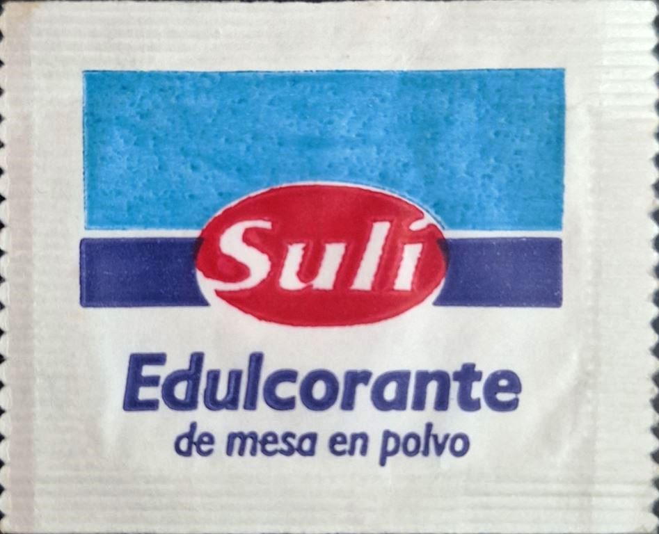 Sobres de edulcorantes de la marca de edulcorante argentina SULI.