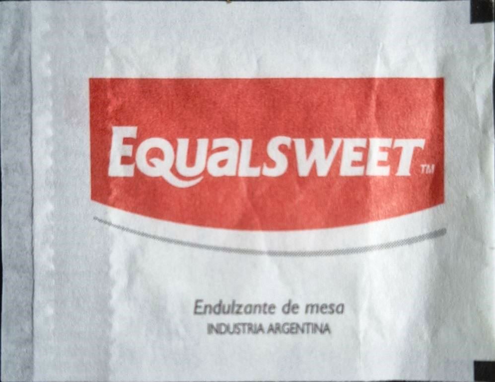 Sobres de edulcorantes de la marca Argentina de edulcorante EQUALSWEET. Sobres de edulcorantes de la marca Argentina de edulcorante EQUALSWEET.