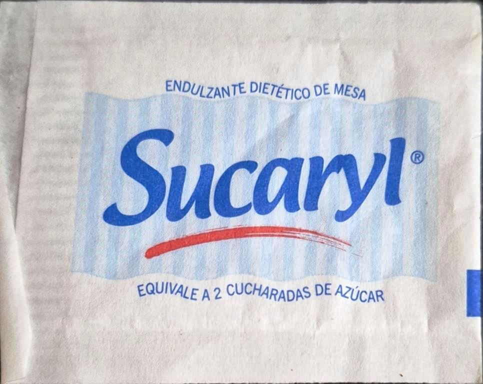 Sobres de edulcorantes de la marca Argentina de edulcorante SUCARYL. Sobres de edulcorantes de la marca Argentina de edulcorante SUCARYL.