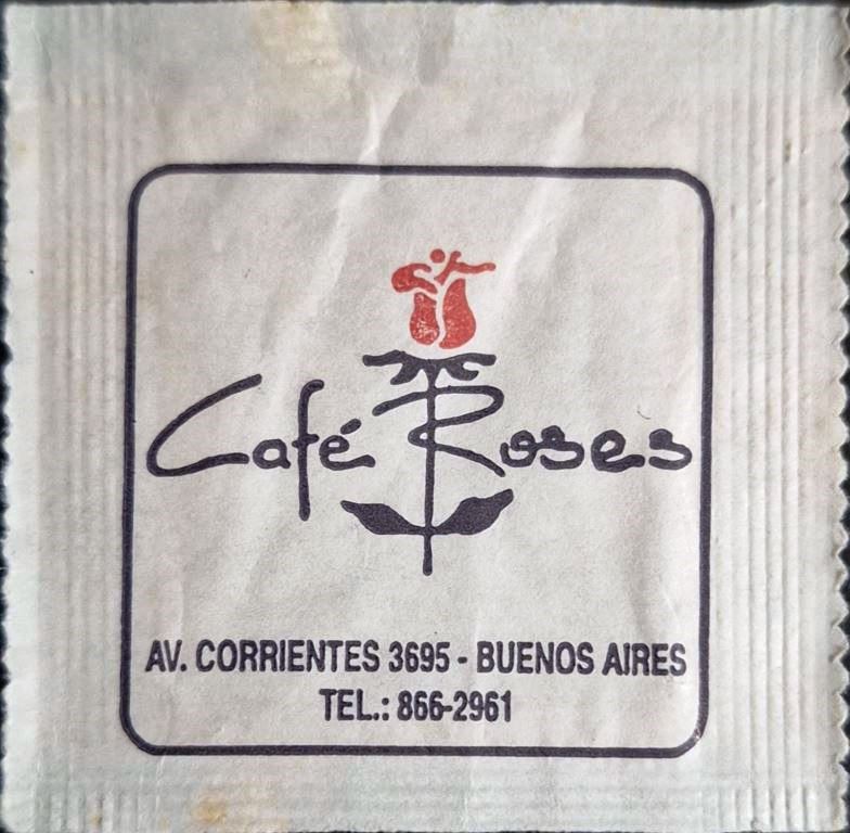 Sobres de edulcorantes del local de hostelería CAFÉ ROSES. Sobres de edulcorantes del local de hostelería CAFÉ ROSES.