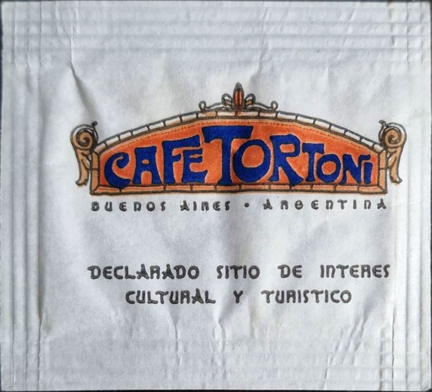 Sobres de edulcorantes del local de hostelería CAFÉ TORTONI. Sobres de edulcorantes del local de hostelería CAFÉ TORTONI.