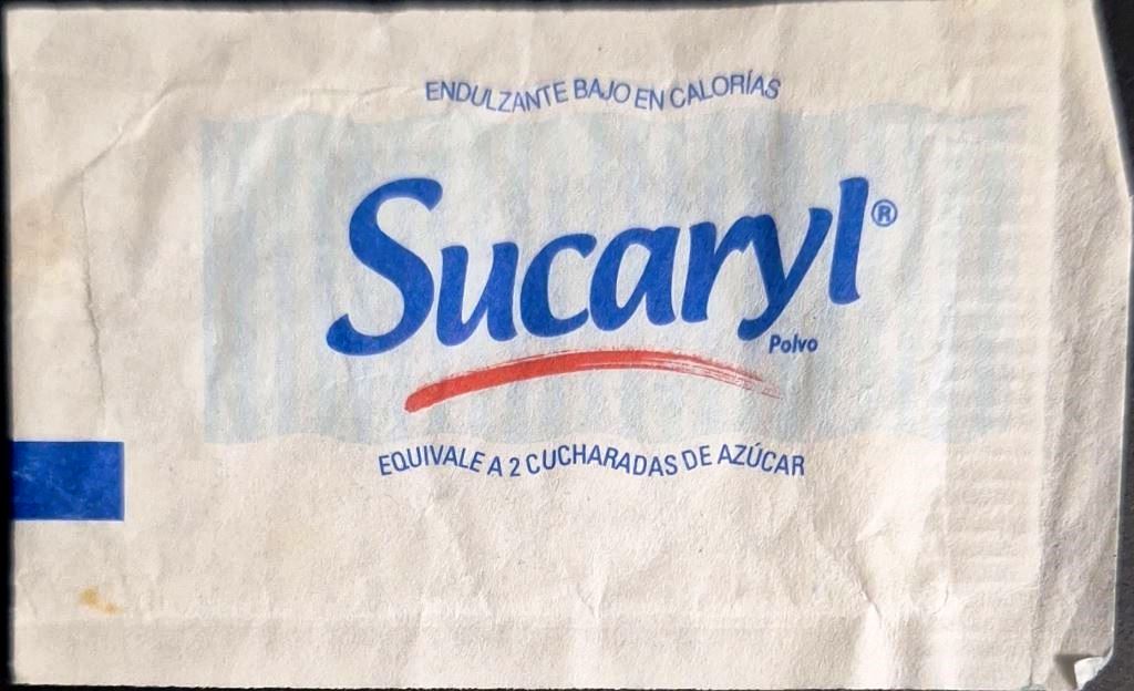 Sobres de edulcorantes de la marca Argentina de edulcorante SUCARYL. Sobres de edulcorantes de la marca Argentina de edulcorante SUCARYL.