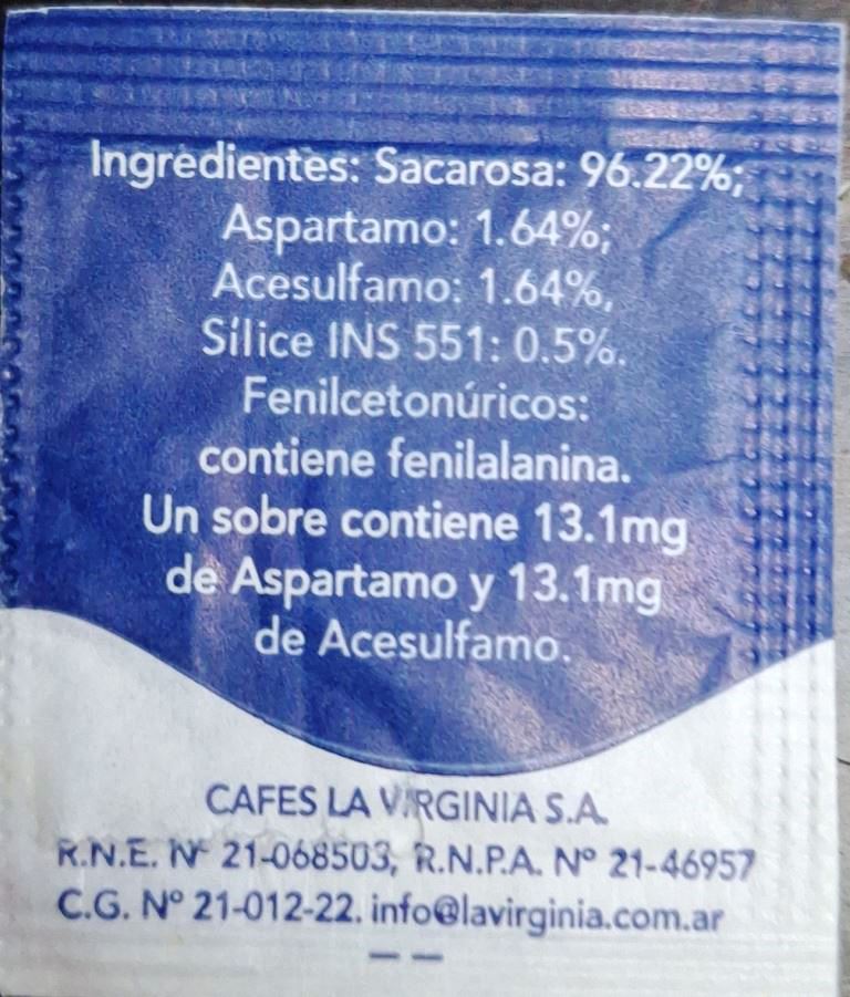 Sobres de edulcorantes de la marca Argentina de café LA VIRGINIA. Sobres de edulcorantes de la marca Argentina de café LA VIRGINIA.