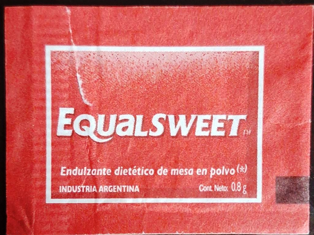 Sobres de edulcorantes de la marca Argentina de edulcorante EQUALSWEET. Sobres de edulcorantes de la marca Argentina de edulcorante EQUALSWEET.