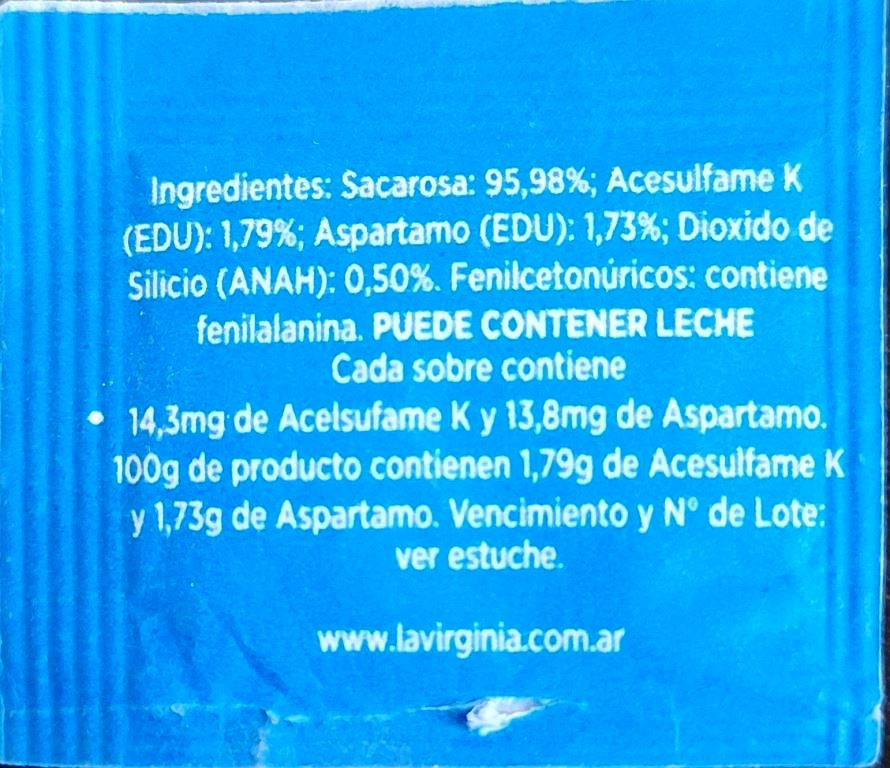 Sobres de edulcorantes de la marca Argentina de café LA VIRGINIA. Sobres de edulcorantes de la marca Argentina de café LA VIRGINIA.