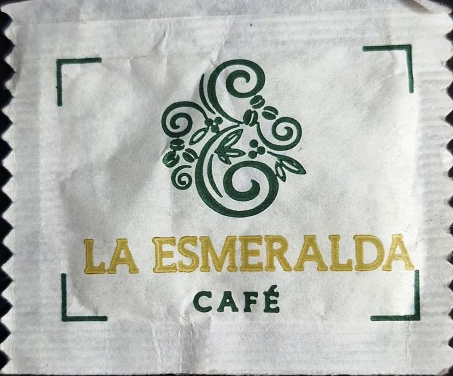 Sobres de edulcorantes de la marca Argentina de café LA ESMERALDA. Sobres de edulcorantes de la marca Argentina de café LA ESMERALDA.