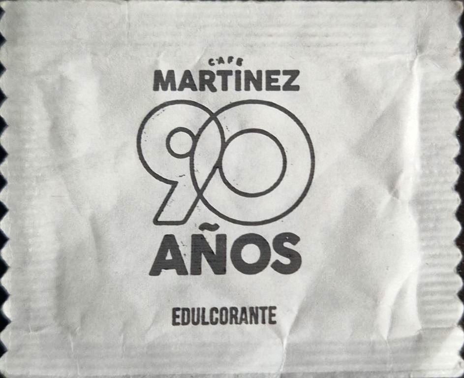 Sobres de edulcorantes de la marca Argentina de café MARTINEZ. Sobres de edulcorantes de la marca Argentina de café MARTINEZ.