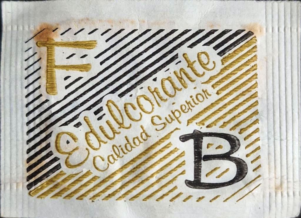 Sobres de edulcorantes de la marca Argentina de edulcorante FB. Sobres de edulcorantes de la marca Argentina de edulcorante FB.