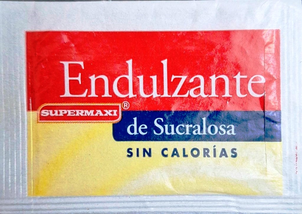 Sobres de edulcorantes de la marca de edulcorantes ecuatoriana SUPERMAXI.