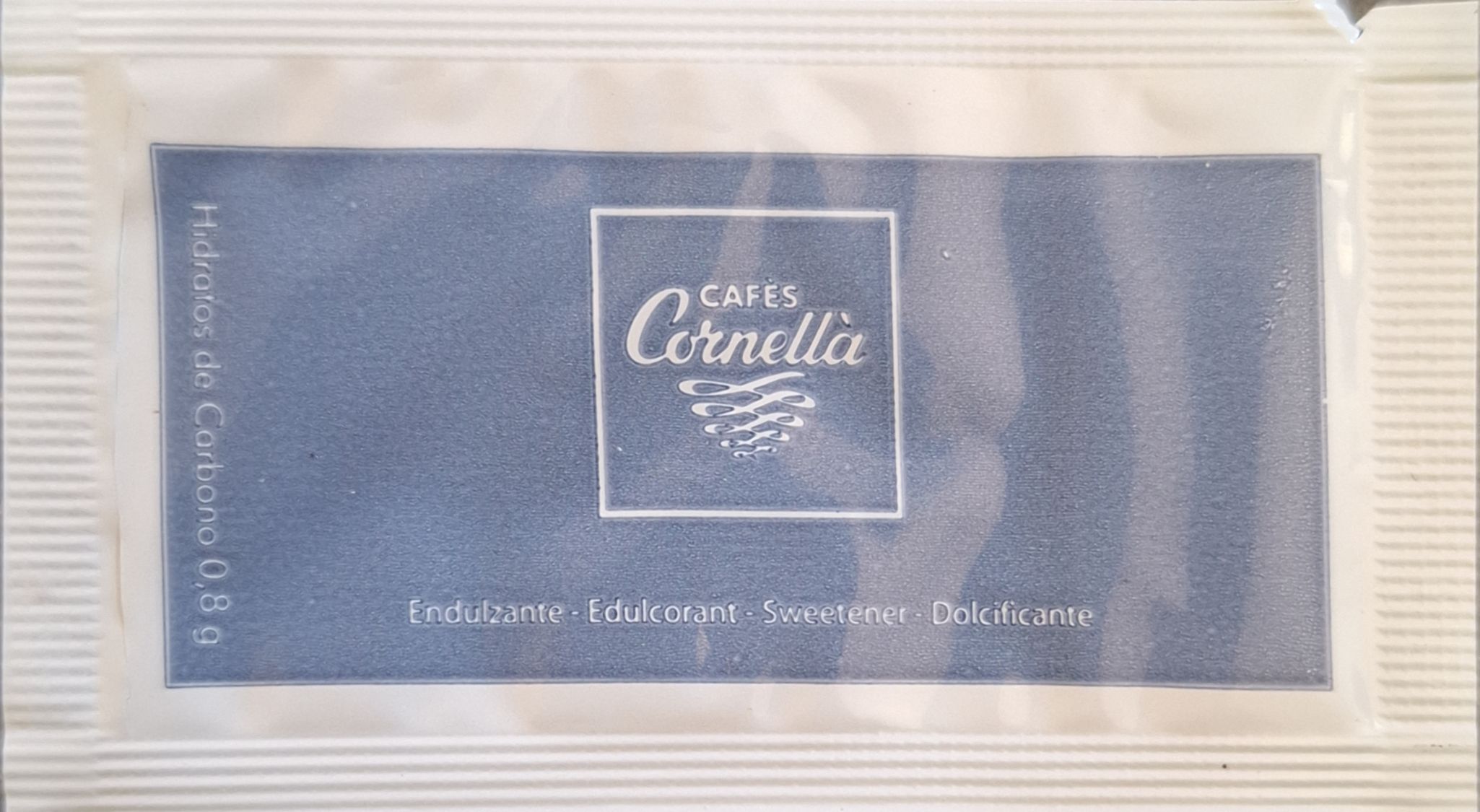 Sobres de edulcorantes de la marca de café CORNELLÀ. Sobres de edulcorantes de la marca de café CORNELLÀ.