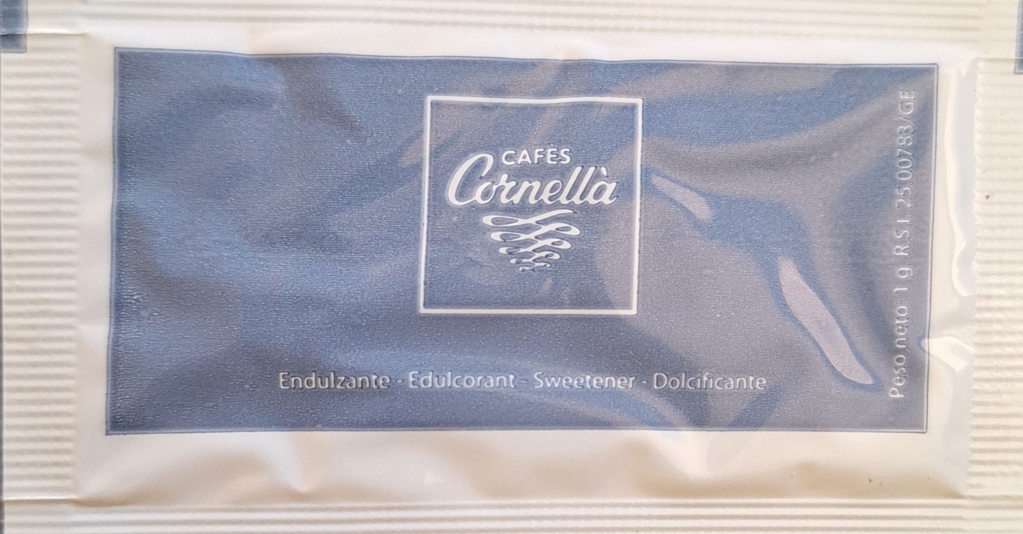 Sobres de edulcorantes de la marca de café CORNELLÀ. Sobres de edulcorantes de la marca de café CORNELLÀ.
