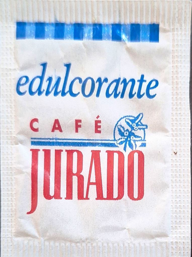 Sobres de edulcorantes de la marca de café JURADO. Sobres de edulcorantes de la marca de café JURADO.