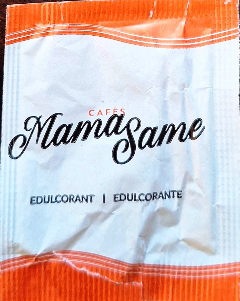 Sobres de edulcorantes de España de la marca de café MAMA SAME. Sobres de edulcorantes de España de la marca de café MAMA SAME.