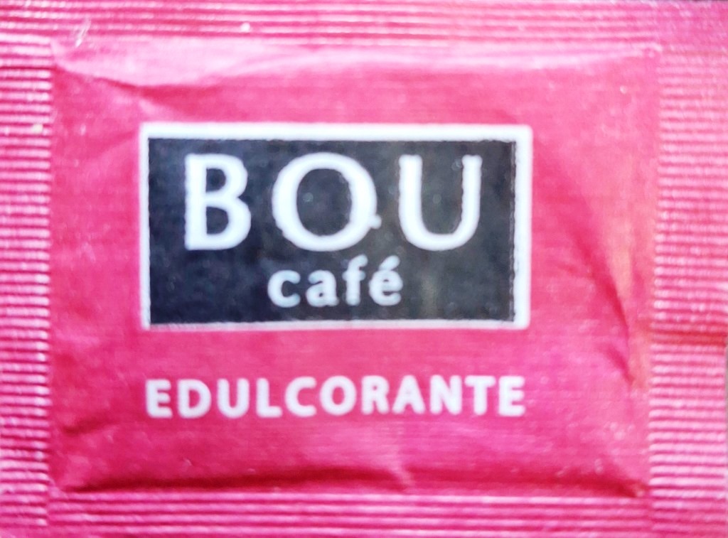 Sobres de edulcorantes de la marca de café BOU. Sobres de edulcorantes de la marca de café BOU.