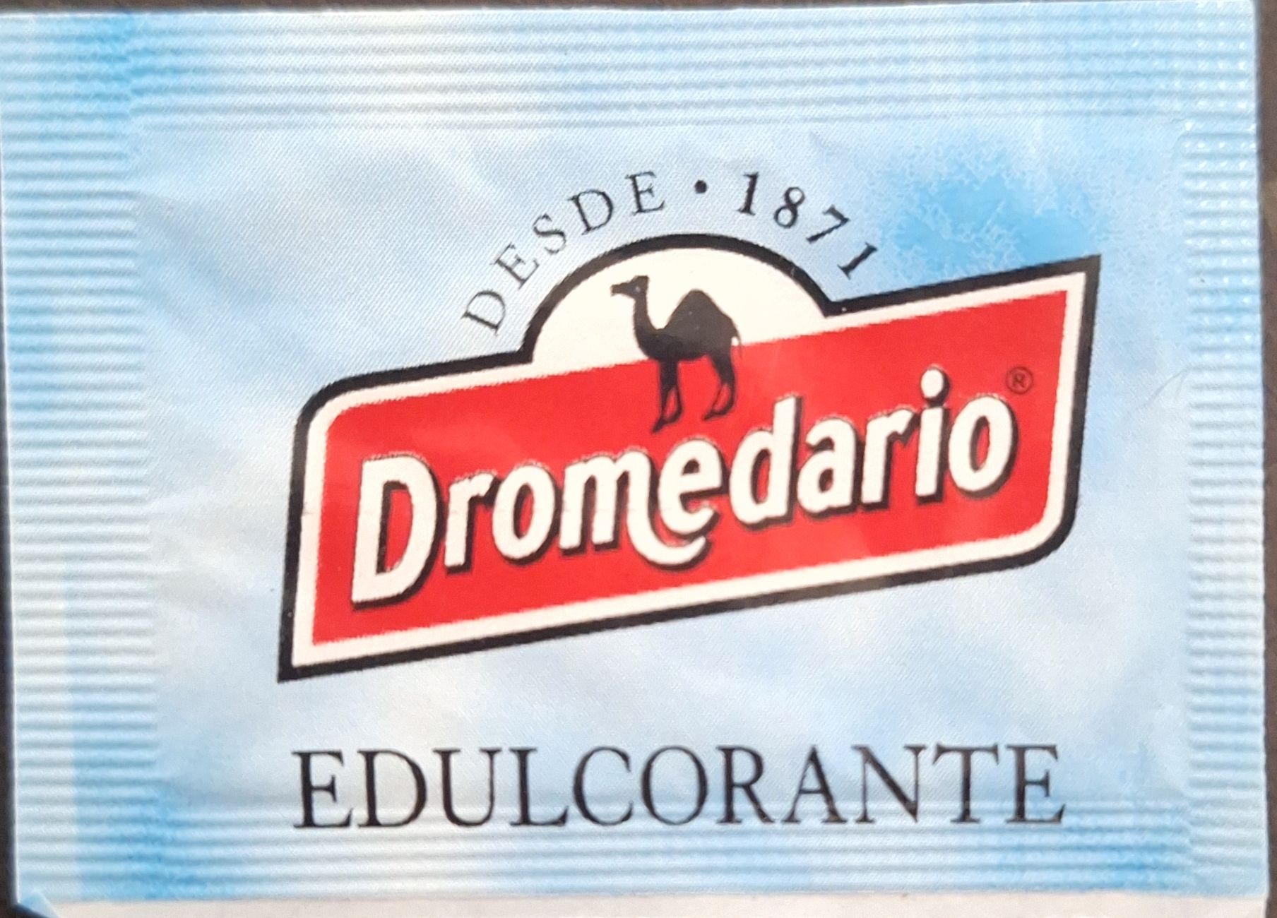 Sobres de edulcorantes de la marca de café DROMEDARIO. Sobres de edulcorantes de la marca de café DROMEDARIO.