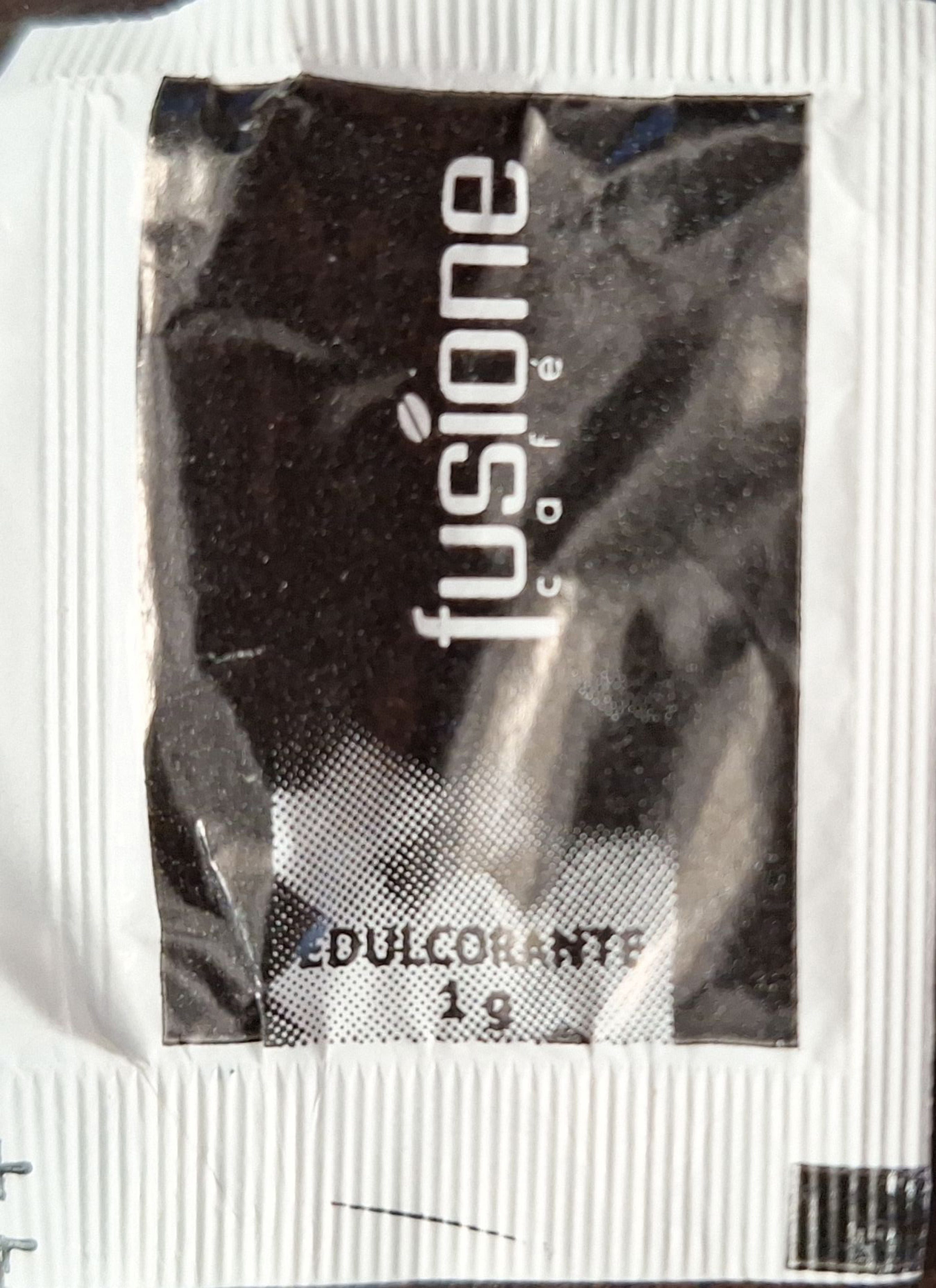 Sobres de edulcorantes de la marca de café FUSIONE. Sobres de edulcorantes de la marca de café FUSIONE.
