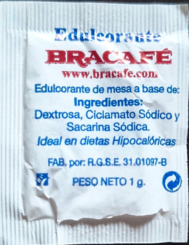 Sobres de edulcorantes de la marca de café BRACAFE. Sobres de edulcorantes de la marca de café BRACAFE.