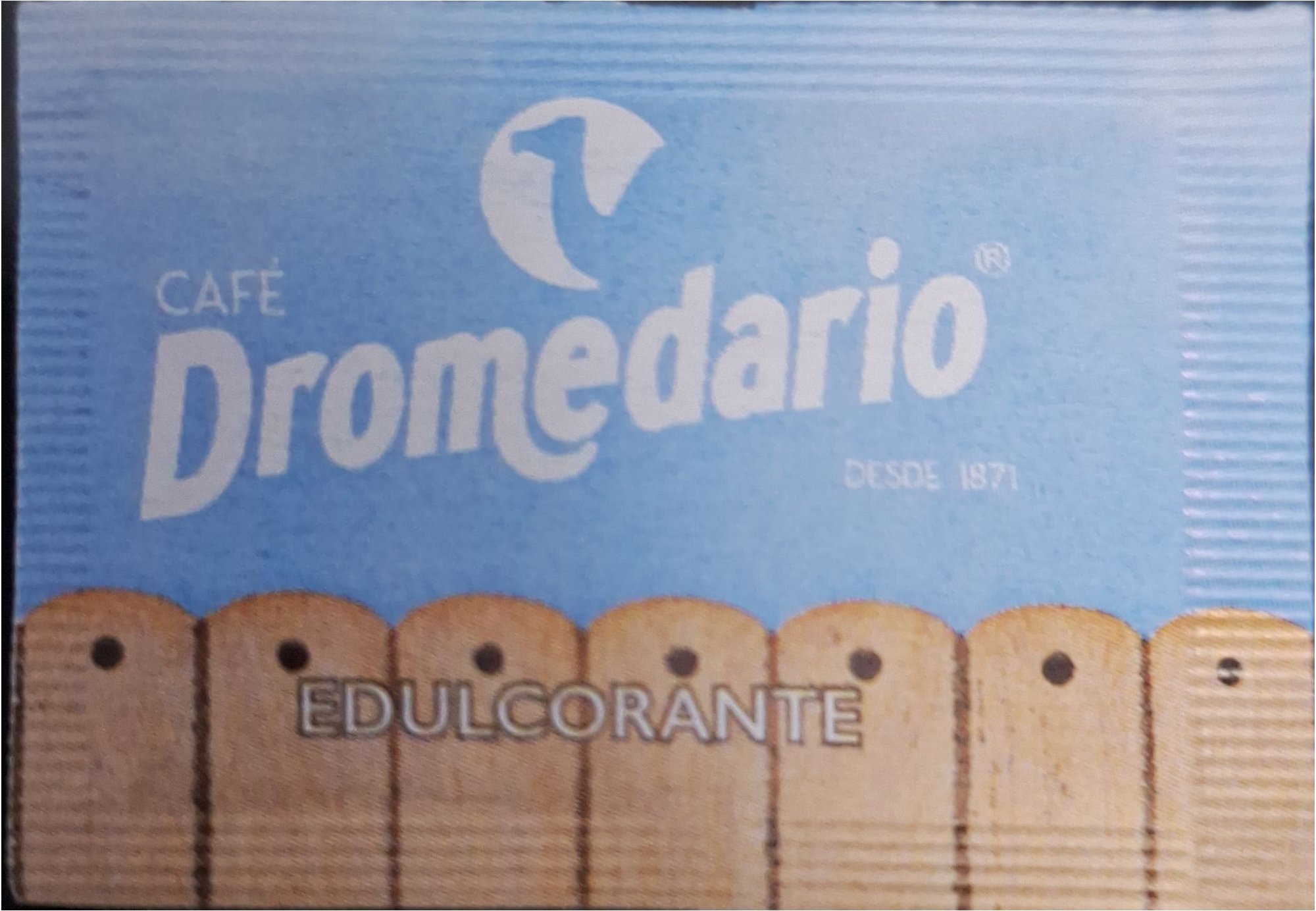 Sobres de edulcorantes de la marca de café DROMEDARIO. Sobres de edulcorantes de la marca de café DROMEDARIO.