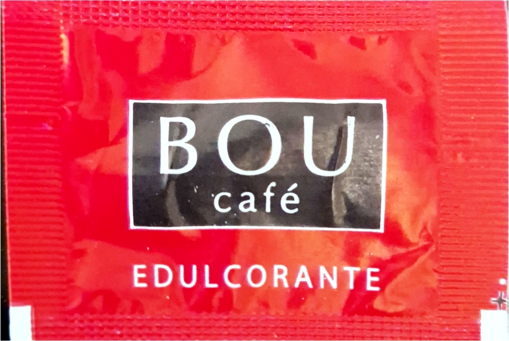 Sobres de edulcorantes de la marca de café BOU. Sobres de edulcorantes de la marca de café BOU.