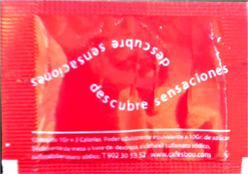 Sobres de edulcorantes de la marca de café BOU. Sobres de edulcorantes de la marca de café BOU.