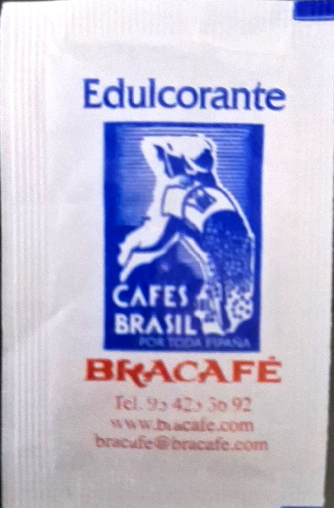 Sobres de edulcorantes de la marca de café BRACAFE. Sobres de edulcorantes de la marca de café BRACAFE.