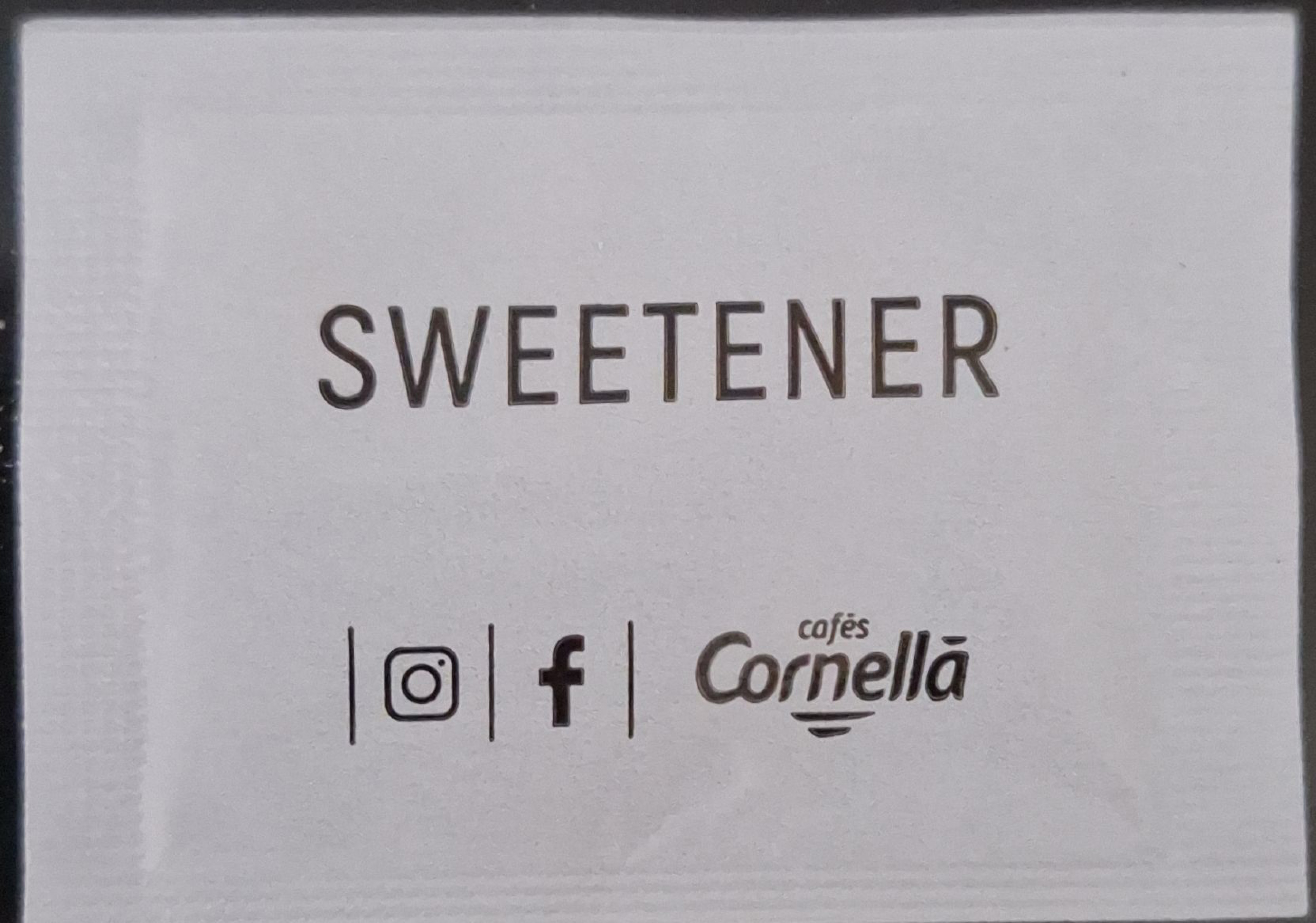 Sobres de edulcorantes de la marca de café CORNELLÀ. Sobres de edulcorantes de la marca de café CORNELLÀ.