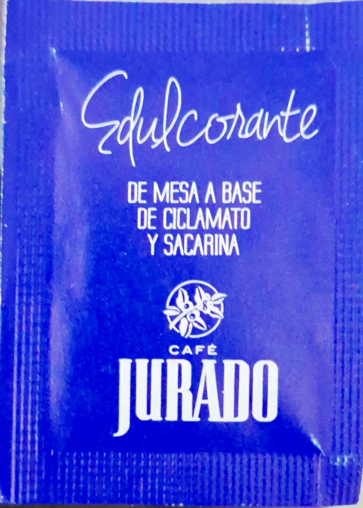 Sobres de edulcorantes de la marca de café JURADO. Sobres de edulcorantes de la marca de café JURADO.