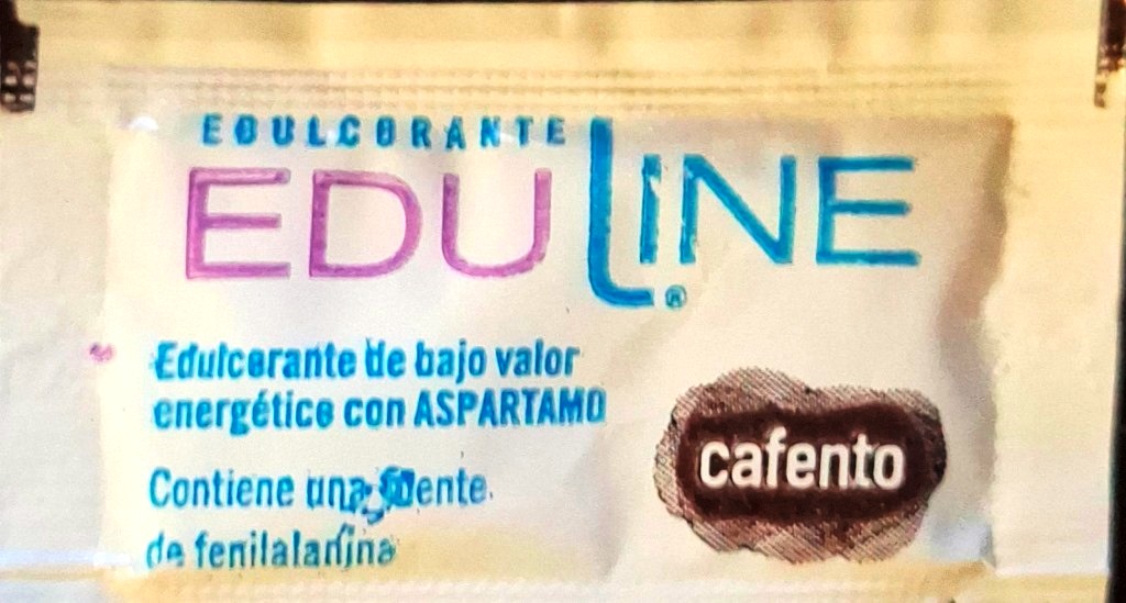 Sobres de edulcorantes de la marca de café CAFENTO. Sobres de edulcorantes de la marca de café CAFENTO.